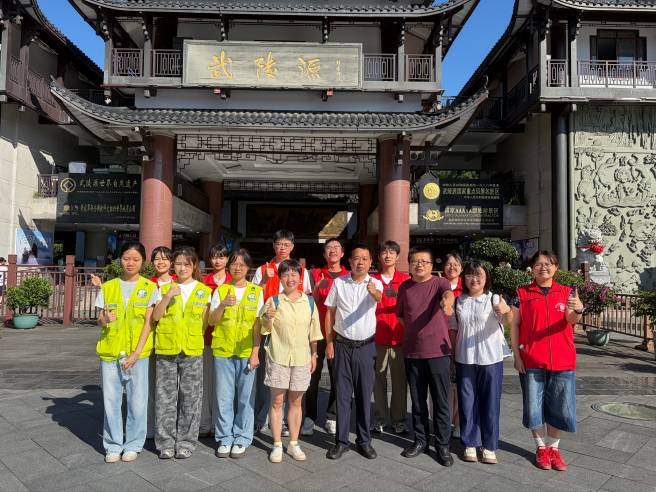 把关怀送到岗位上！外国语学院教师赴武陵源景区慰问暑期实习生